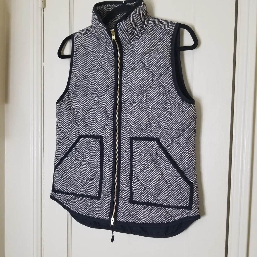 J CREW black cream chevron print down filled zipper sleeveless jacket ve… - Picture 3 of 8